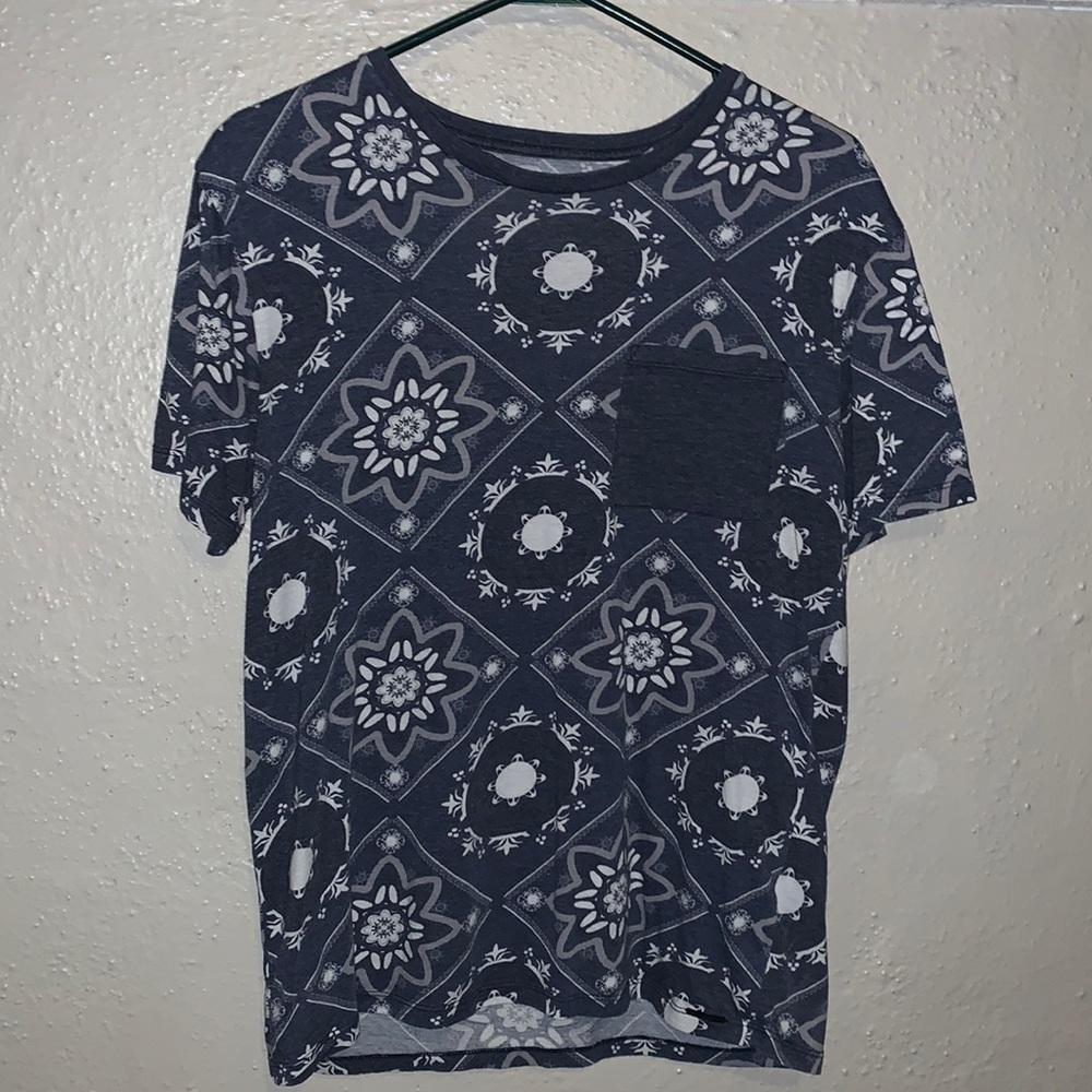 Cozy T shirt with a fun print!